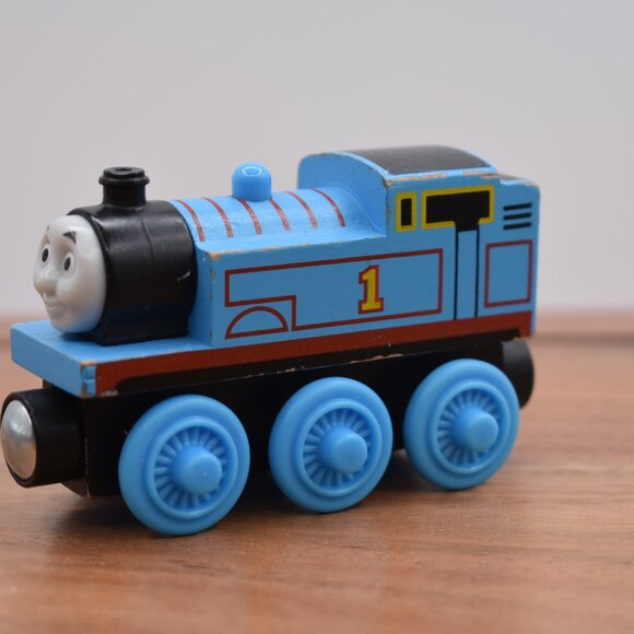 Thomas 1 Blue Engine 2012 - Thomas & Friends Wooden Railway Train Engine Y4083 - Picture 3 of 8